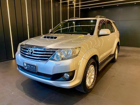 TOYOTA HILUX SW4 3.0 SRV 4X4 16V TURBO INTERCOOLER DIESEL 4P AUTOMÁTICO TOYOTA HILUX SW4 3.0 SRV 4X4 16V TURBO INTERCOOLER DIESEL 4P AUTOMÁTICO